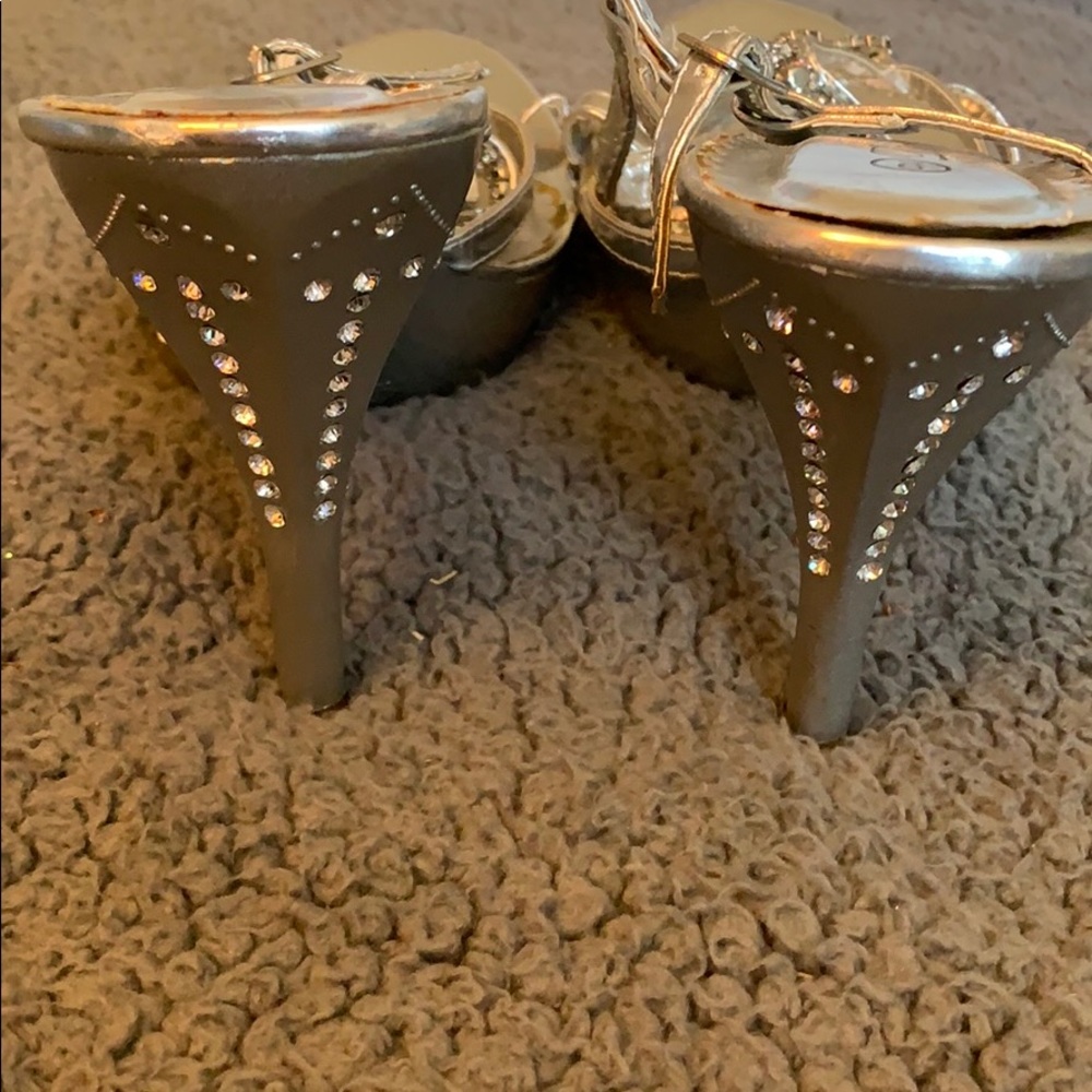 Heels - Picture 2 of 3
